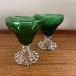 Set of 2 burple/boopie forest green Anchor Hocking cocktail glasses.